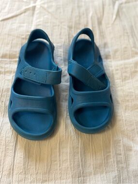 Gap Kids Blue Adjustable Sandals size 9/10
